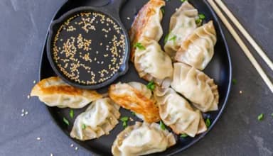 Gyoza con pollo curry y salsa teriyaki/picante